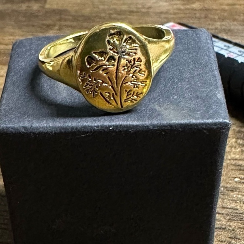 24k yellow gold oval signet wildflower ring